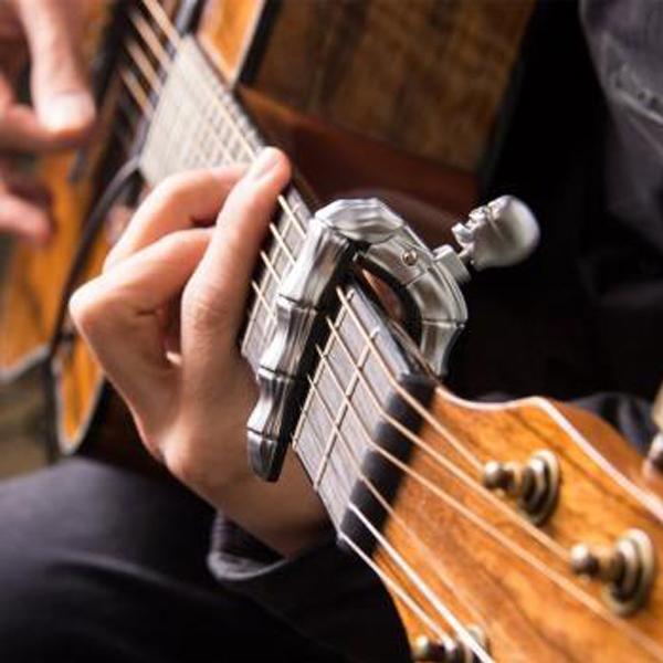 Skull finger guitar capo